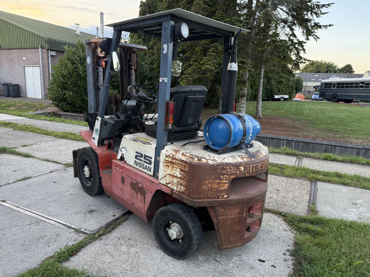 Inruilkoopje! Nissan 2.5 tonner lpg heftruck 3-delig + Sideshift