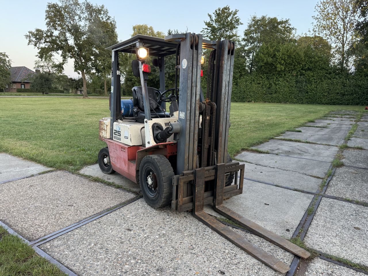 Inruilkoopje! Nissan 2.5 tonner lpg heftruck 3-delig + Sideshift