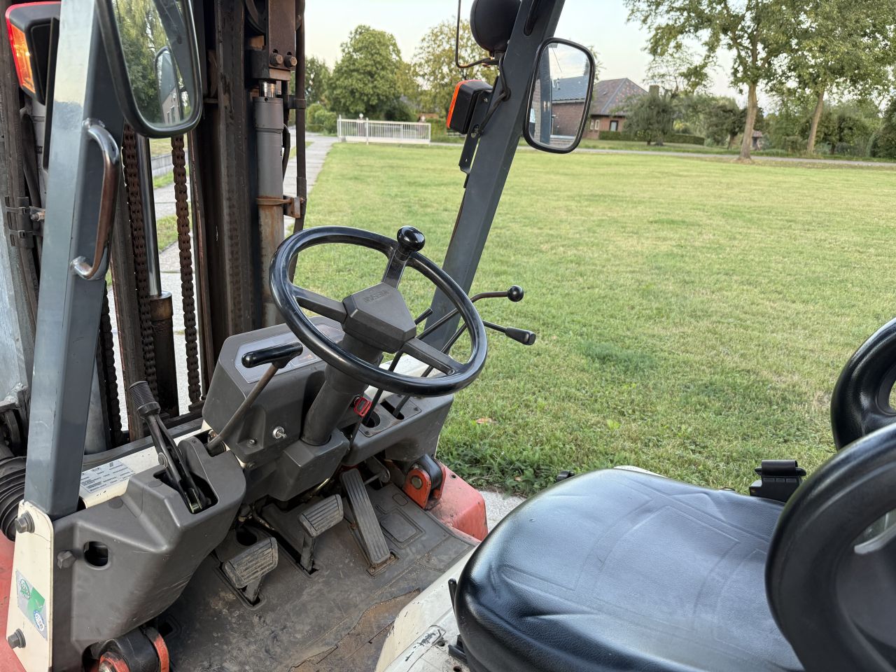 Inruilkoopje! Nissan 2.5 tonner lpg heftruck 3-delig + Sideshift