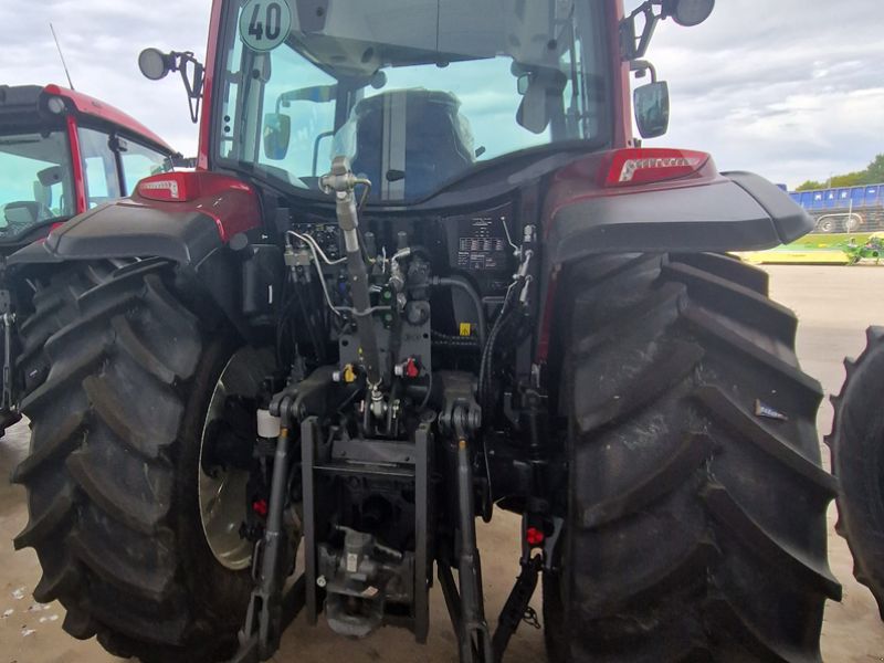 Valtra A105