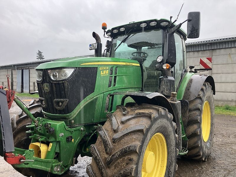 John Deere 6230R