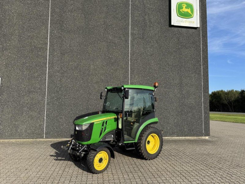 John Deere 2038R