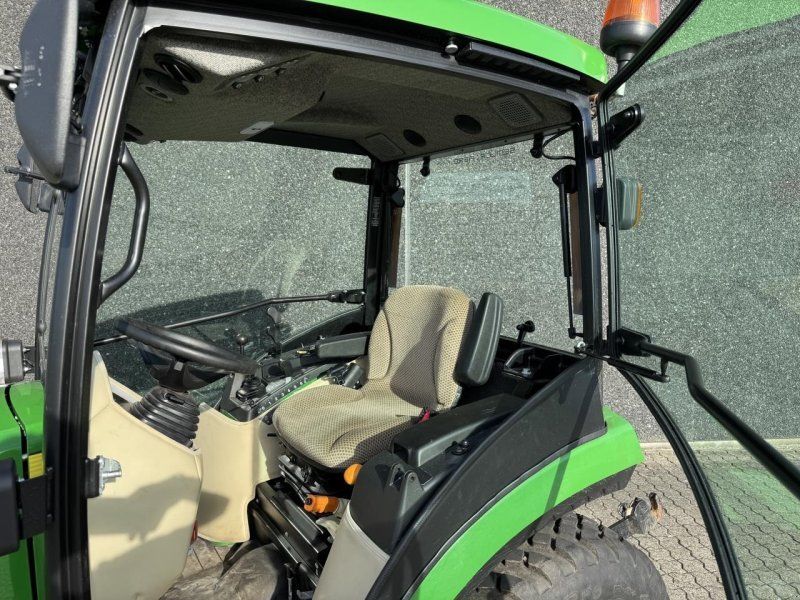 John Deere 2038R