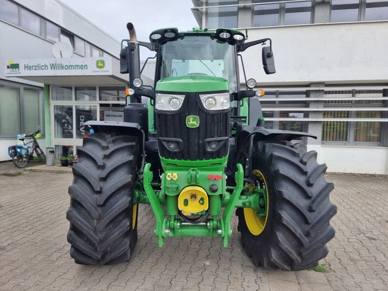 John Deere 6175M