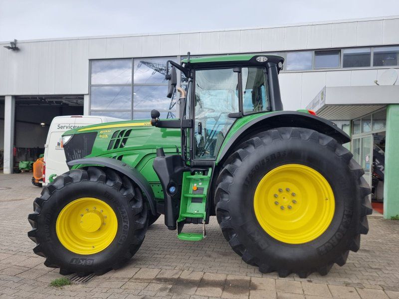 John Deere 6175M