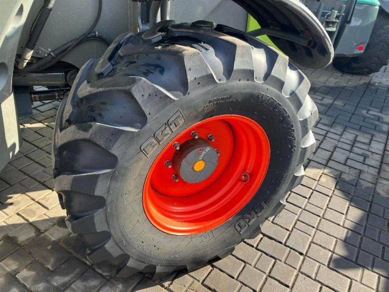 Claas Scorpion 9040