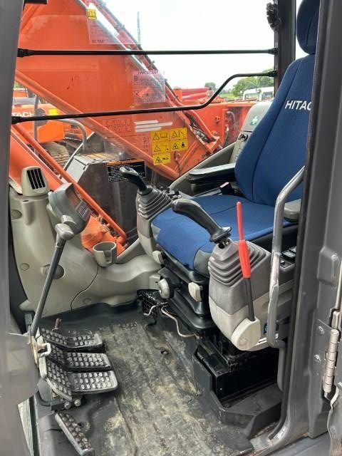 Hitachi ZX 225 USR LC-3