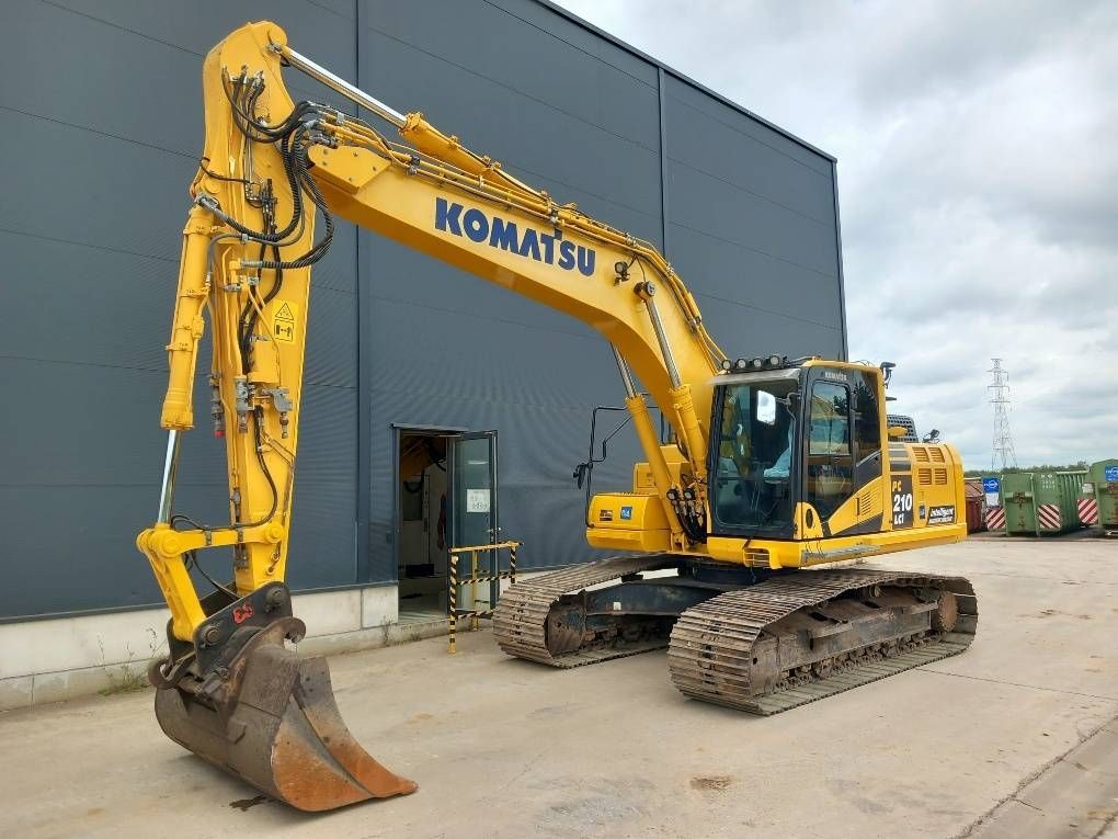 Komatsu PC210LCI-11