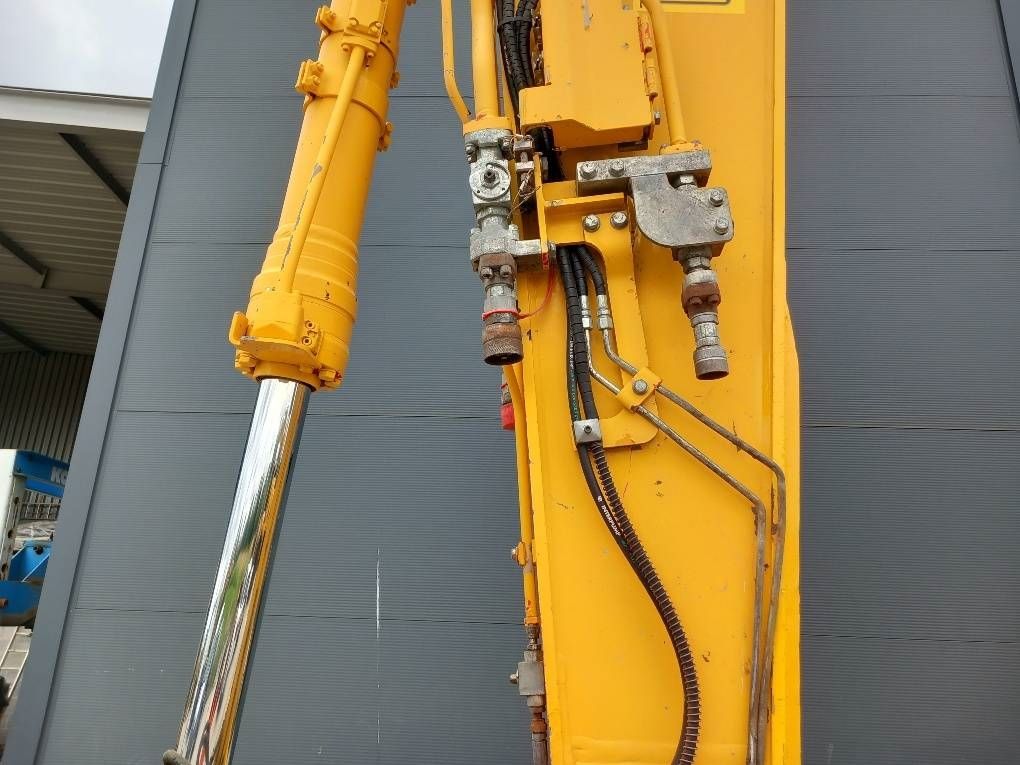 Komatsu PC210LCI-11
