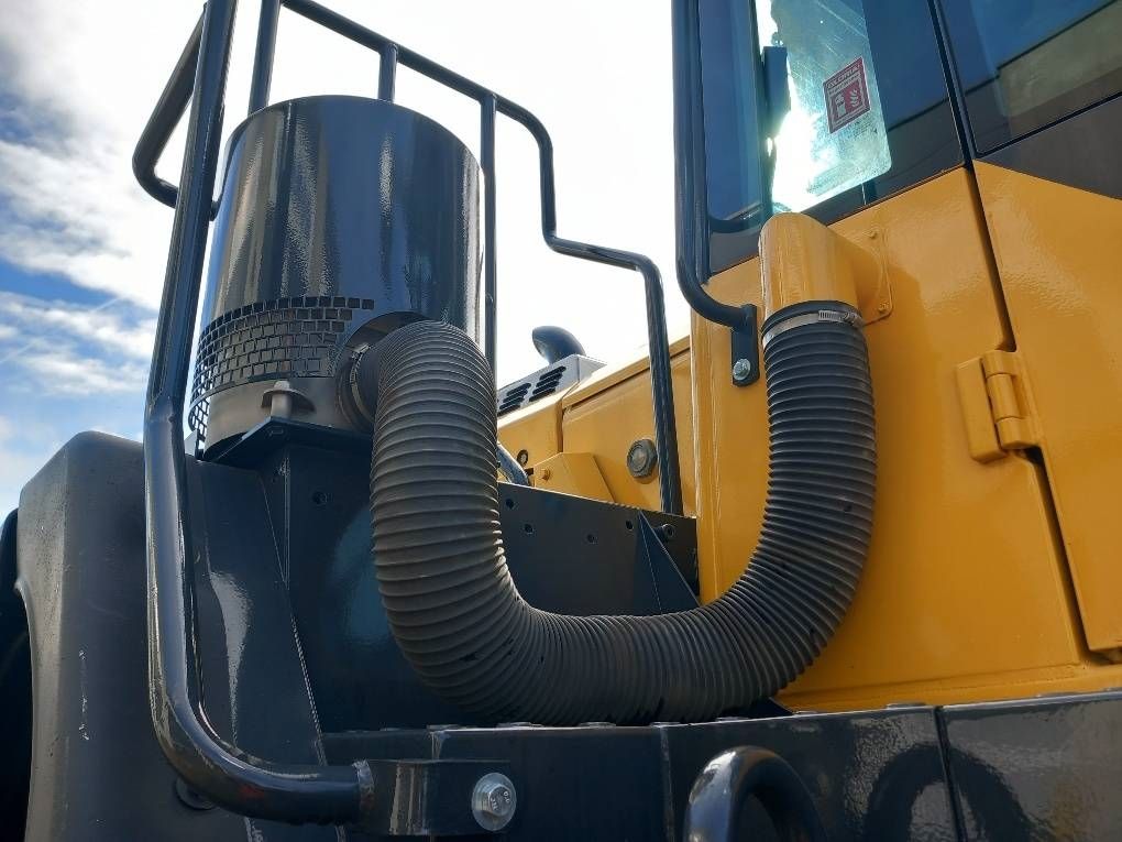 Komatsu WA480-8E0