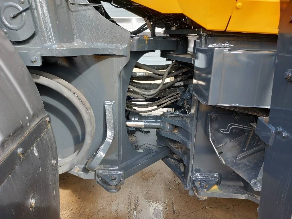 Komatsu WA480-8E0