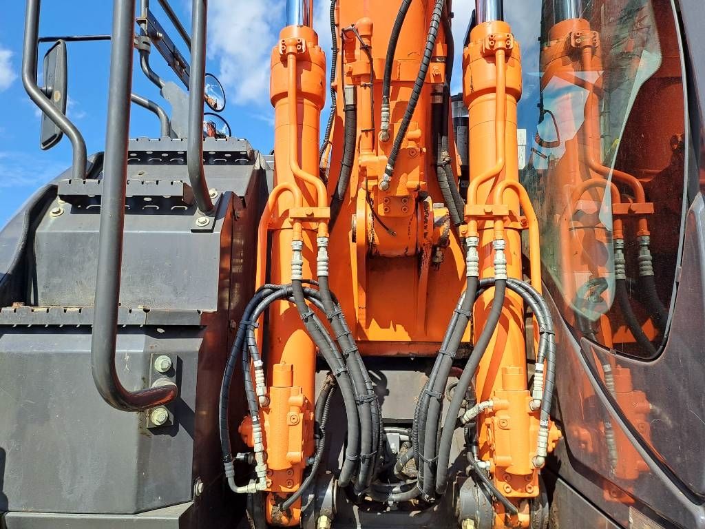 Hitachi ZX140WTB-6