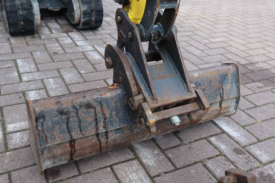 Wacker Neuson E08-01 Wacker Neuson mini excavator including 2 bu