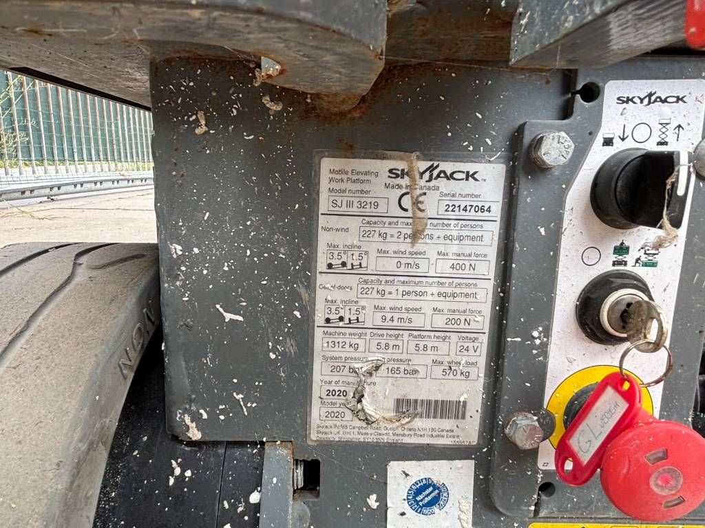 SkyJack SJ3219 schaarhoogwerker schaarlift 8m SJ 3219