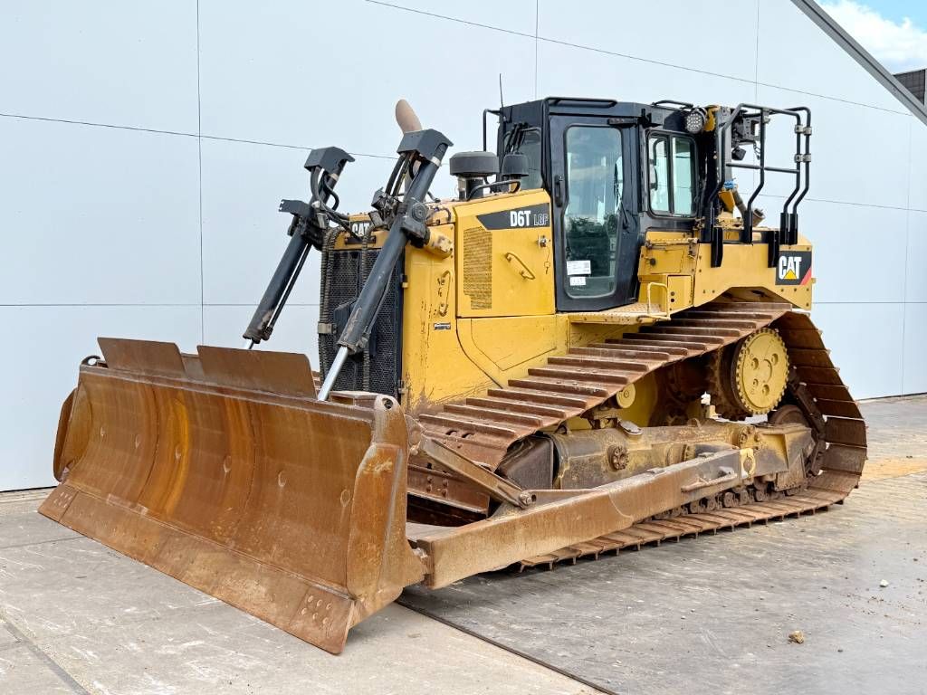 CAT D6T LGP - Camera / Airco / Ripper Valve