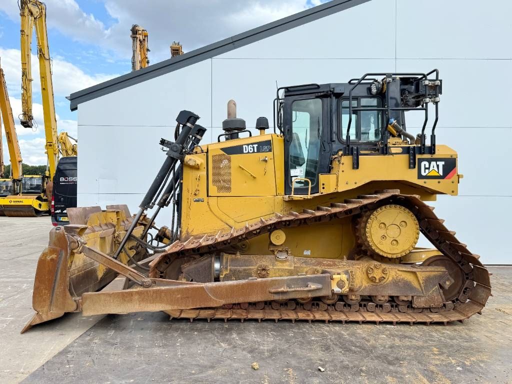 CAT D6T LGP - Camera / Airco / Ripper Valve