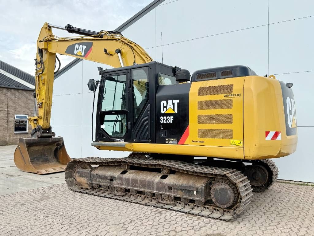 CAT 323FL - German Machine / Rear + Side Camera
