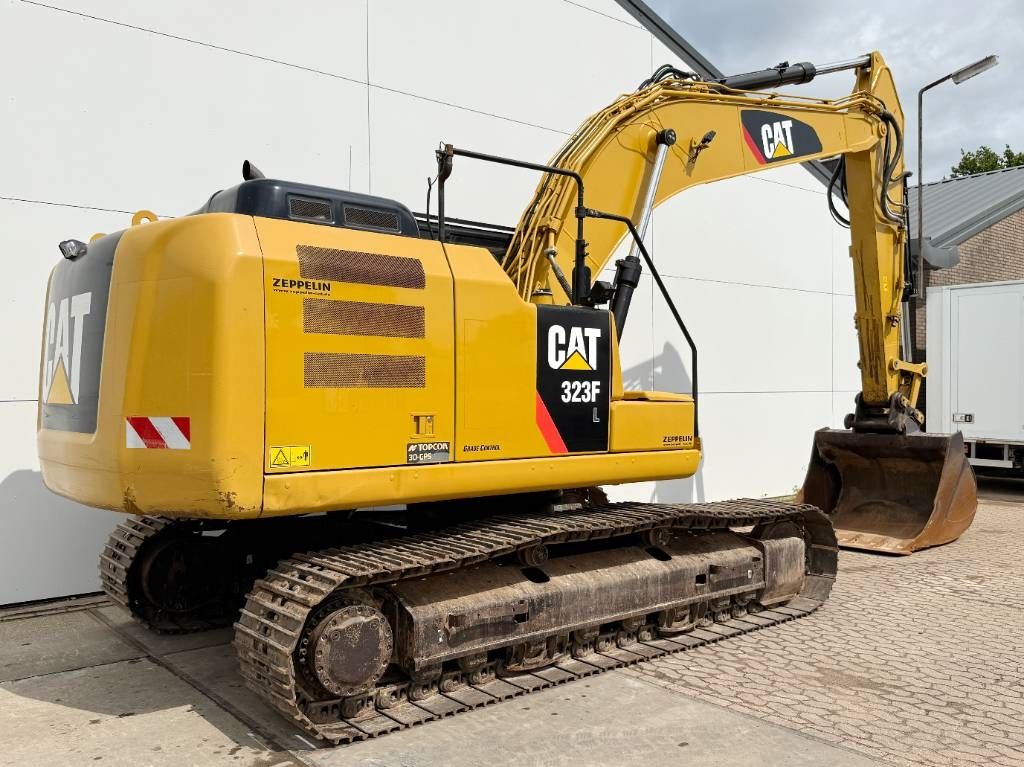 CAT 323FL - German Machine / Rear + Side Camera