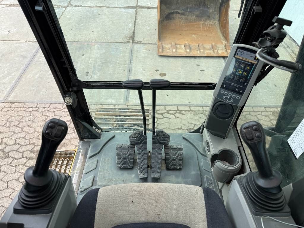 CAT 323FL - German Machine / Rear + Side Camera