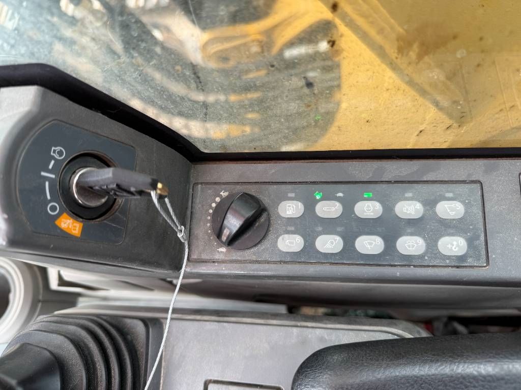CAT 323FL - German Machine / Rear + Side Camera