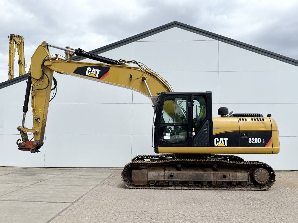 CAT 320DL - Bucket Included / Quick Coupler