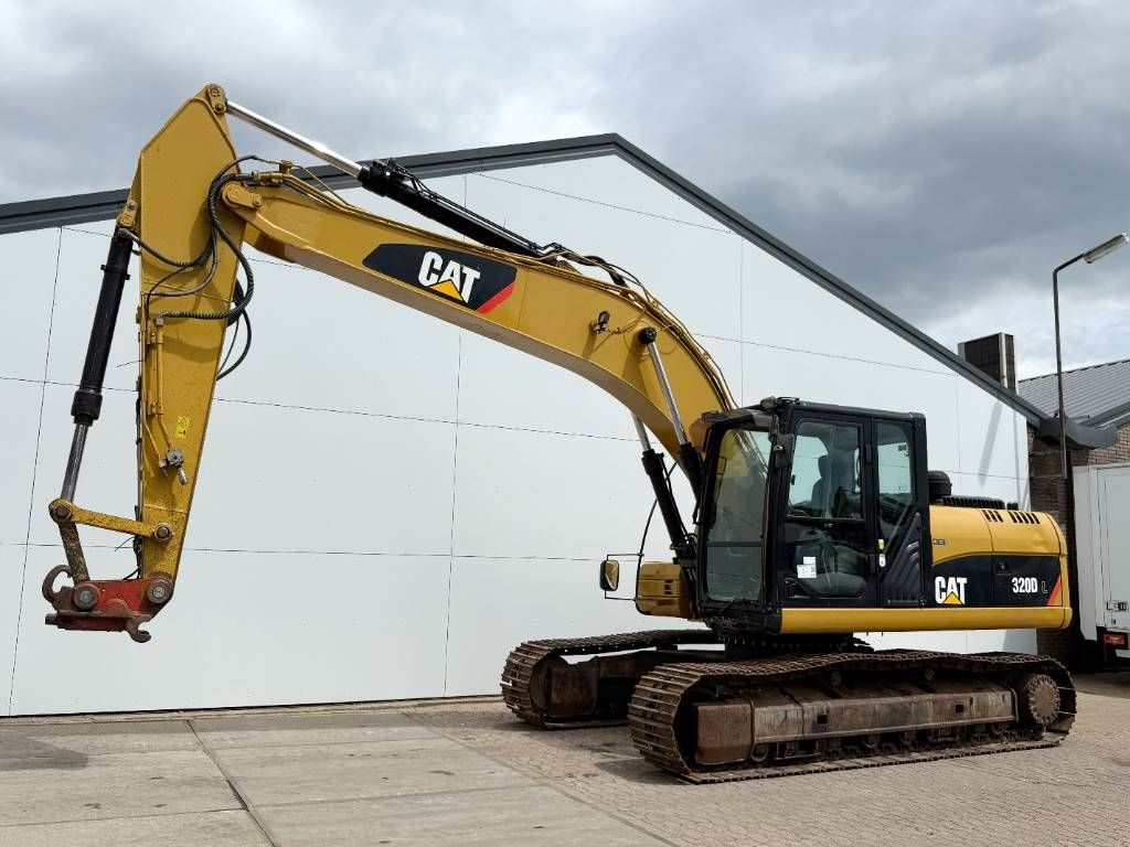 CAT 320DL - Bucket Included / Quick Coupler