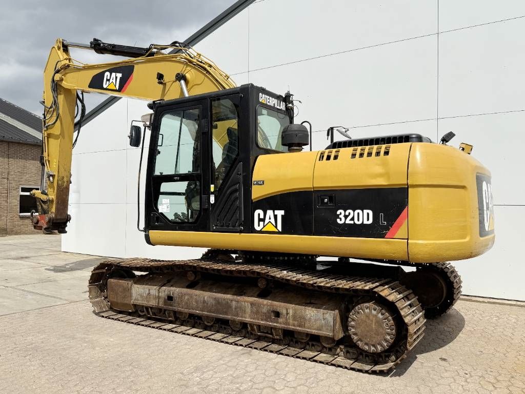 CAT 320DL - Bucket Included / Quick Coupler