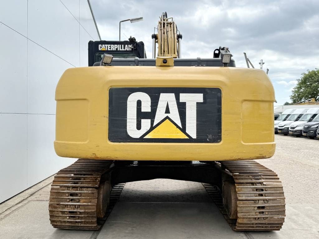 CAT 320DL - Bucket Included / Quick Coupler