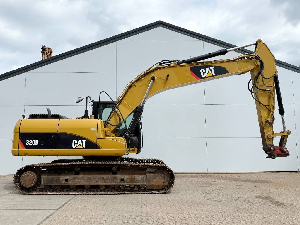CAT 320DL - Bucket Included / Quick Coupler