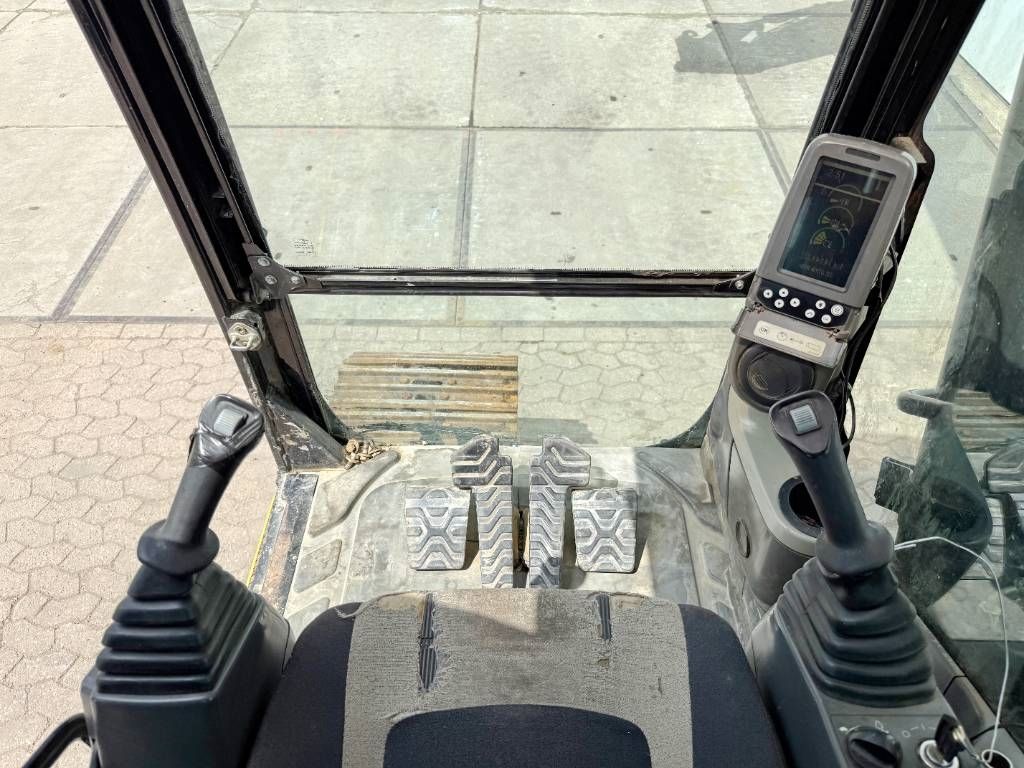 CAT 320DL - Bucket Included / Quick Coupler