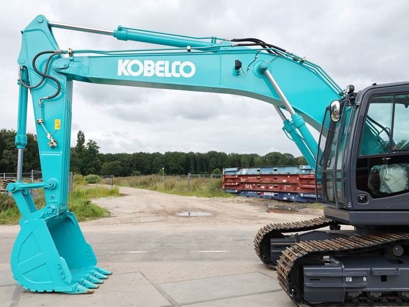 Kobelco SK220-10 - New / Unused / Hammer Lines / HINO