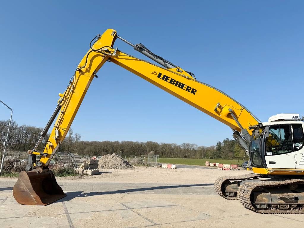 Liebherr R946 SHD - 15m Long Reach / Dutch Machine