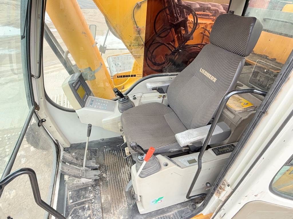 Liebherr R944C - 19m Long Reach / EXTRA ARM INCLUDED
