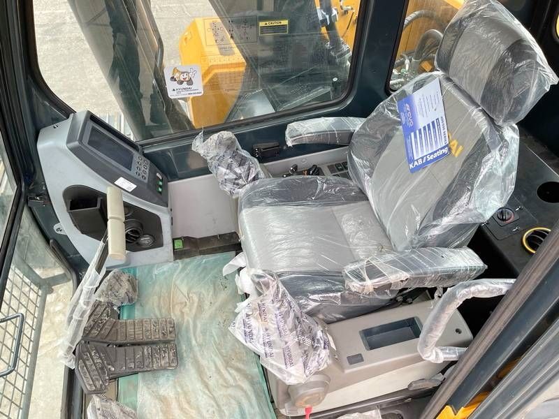 Hyundai R245LR - 16 meter Long Reach / New / Unused