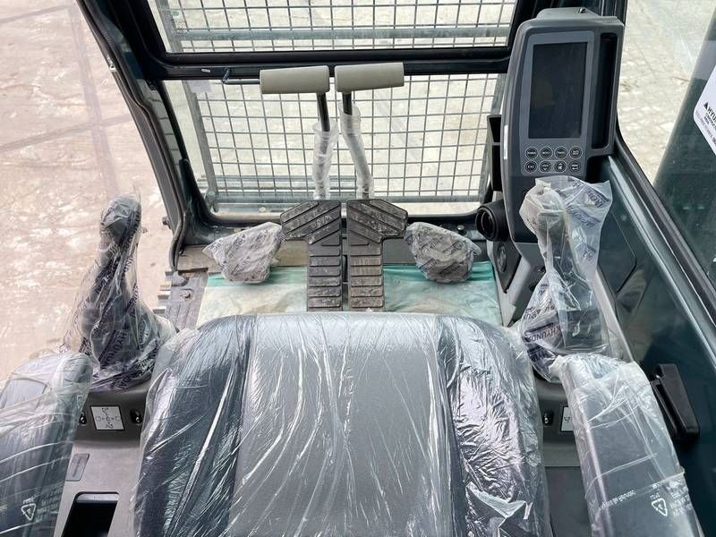Hyundai R245LR - 16 meter Long Reach / New / Unused