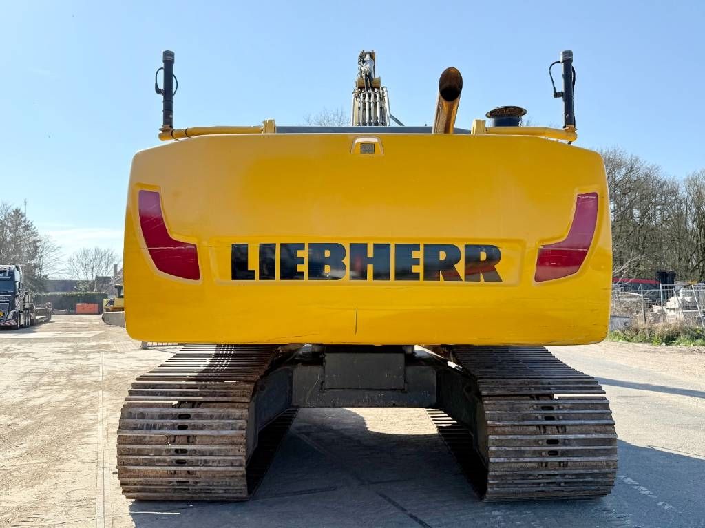 Liebherr R946 SHD - 15m Long Reach / Dutch Machine