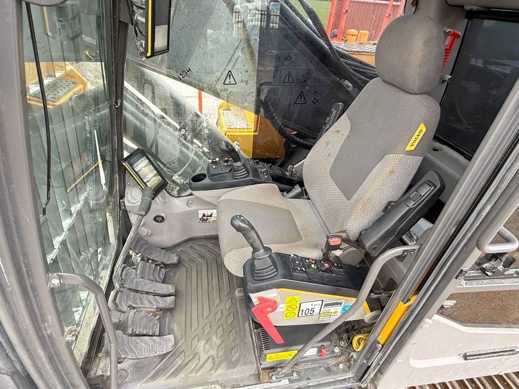 Volvo EC380EHR UHD - 24m / Hydr Undercarriage / Oilquick