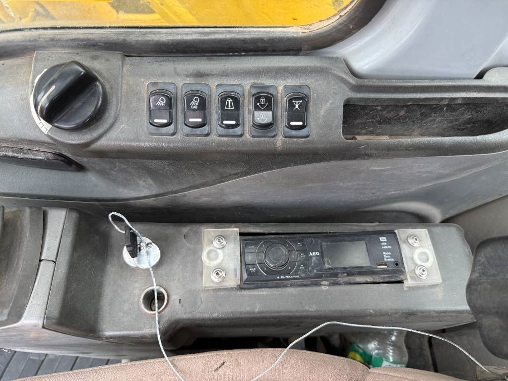New Holland E215LC - German Machine / Hammer Lines
