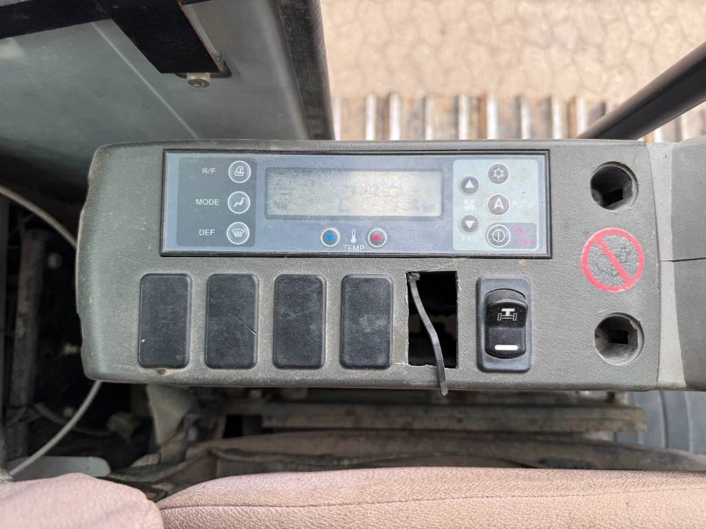 New Holland E215LC - German Machine / Hammer Lines