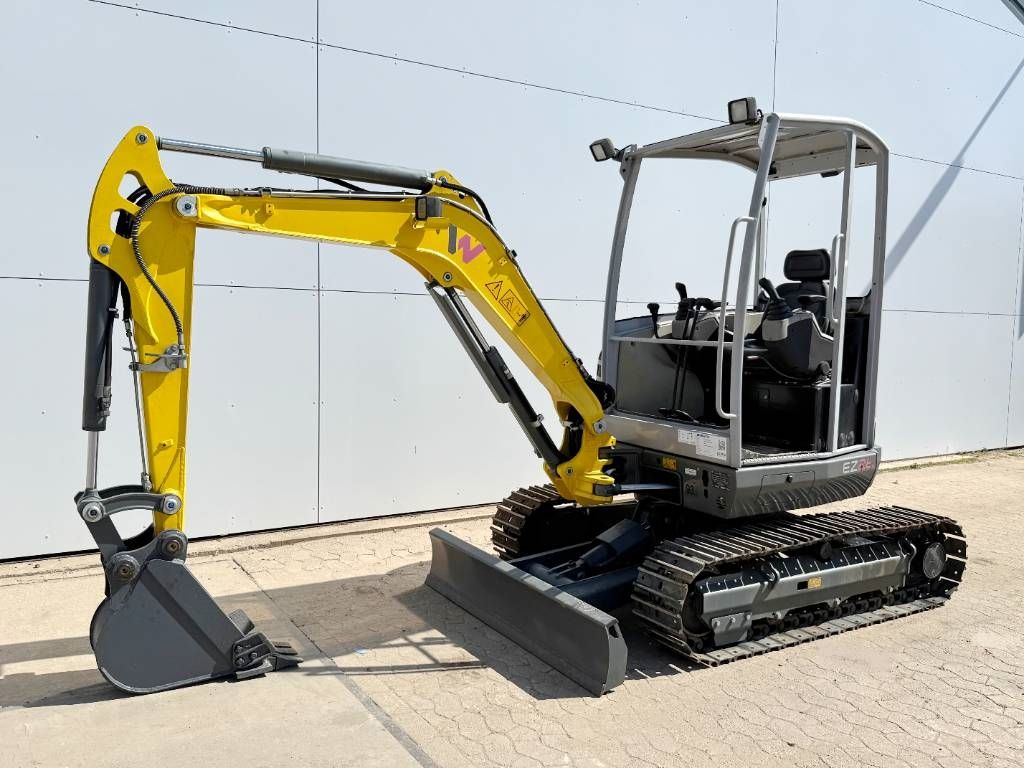 Wacker Neuson EZ26 Zero Tail - Hammer Lines / Trench Bucket