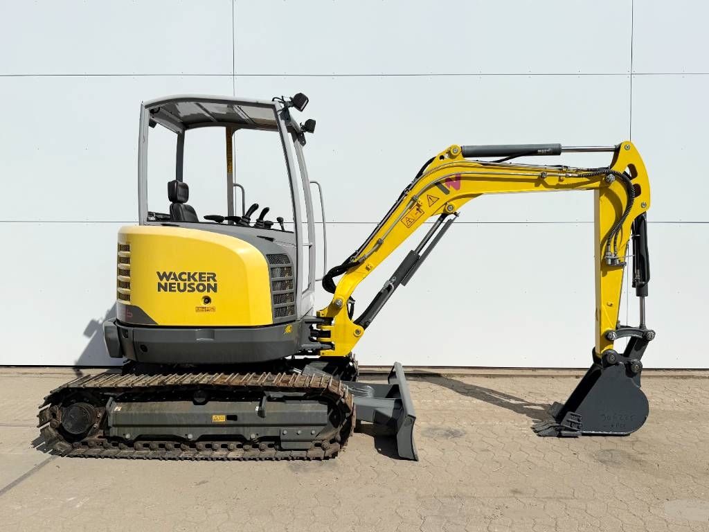 Wacker Neuson EZ26 Zero Tail - Hammer Lines / Trench Bucket