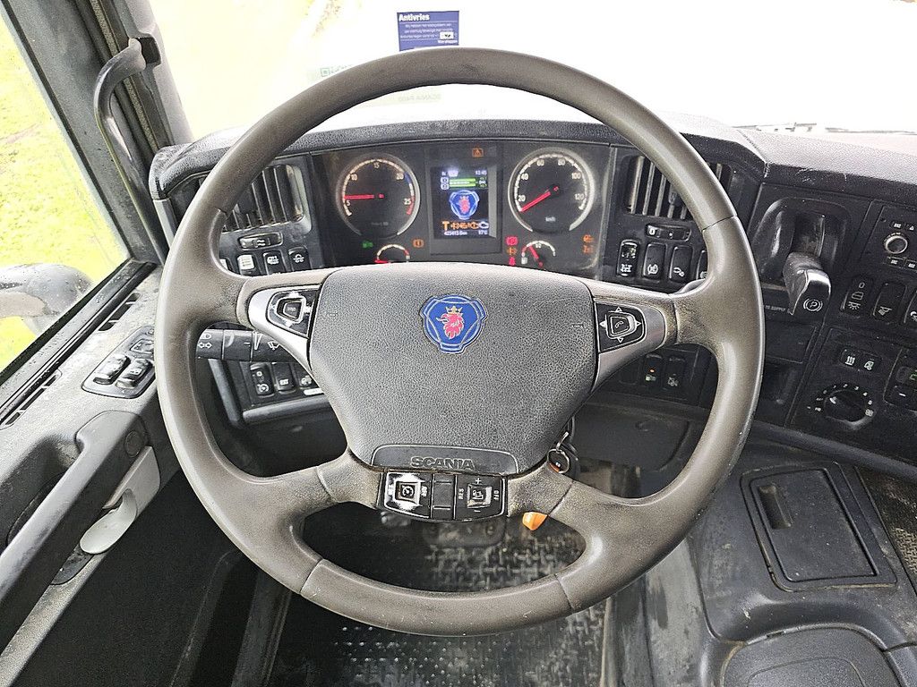 SCANIA P400 8x4