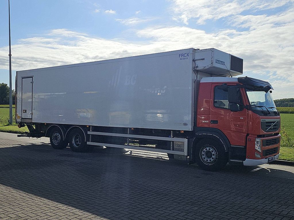 VOLVO FM 11.330 6x2 frigobl. lift
