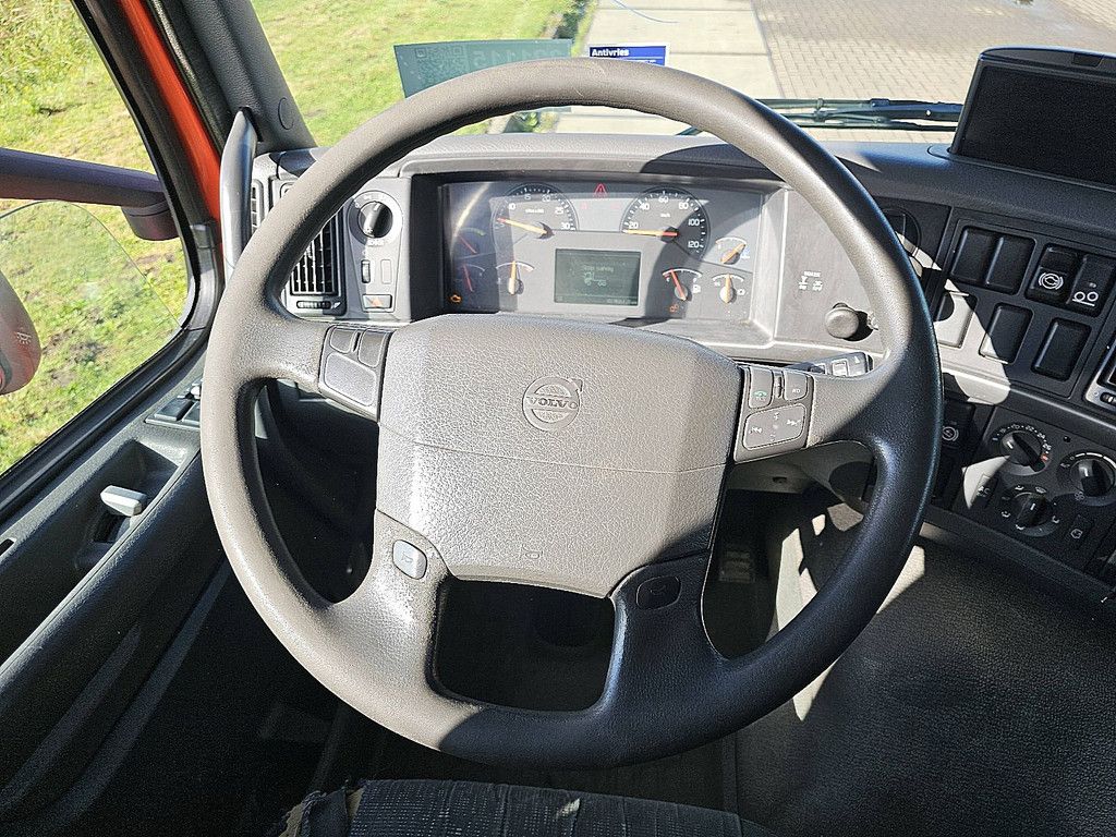 VOLVO FM 11.330 6x2 frigobl. lift