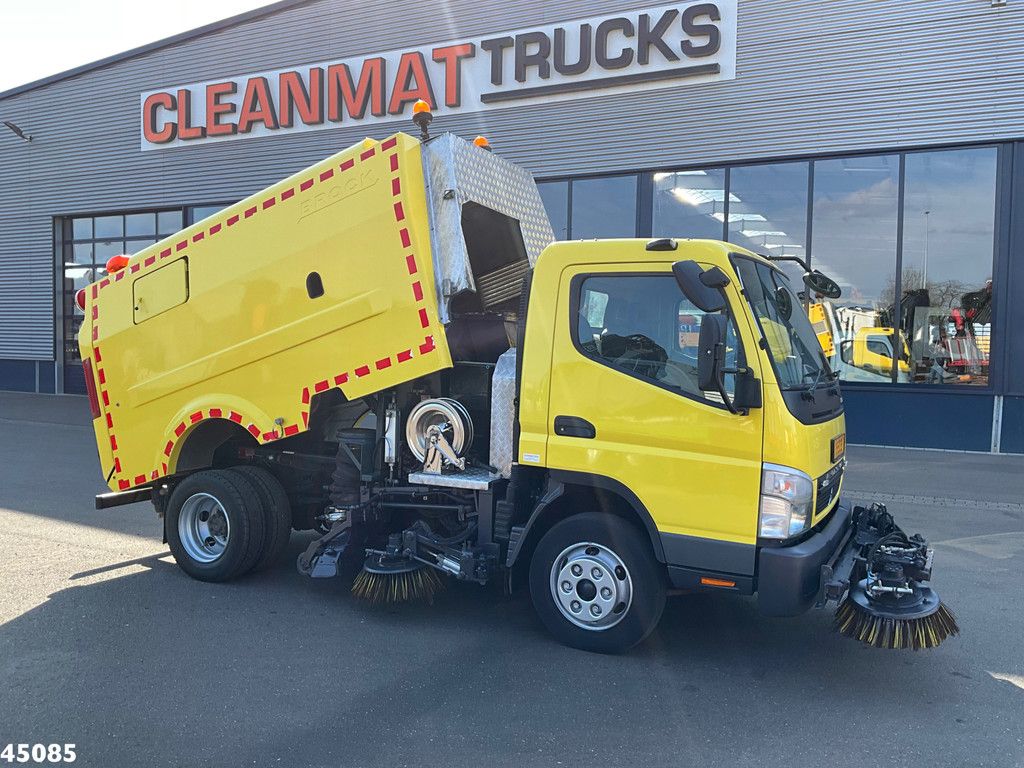Mitsubishi Canter 7C15 Brock sweeper Just 94.095 km!