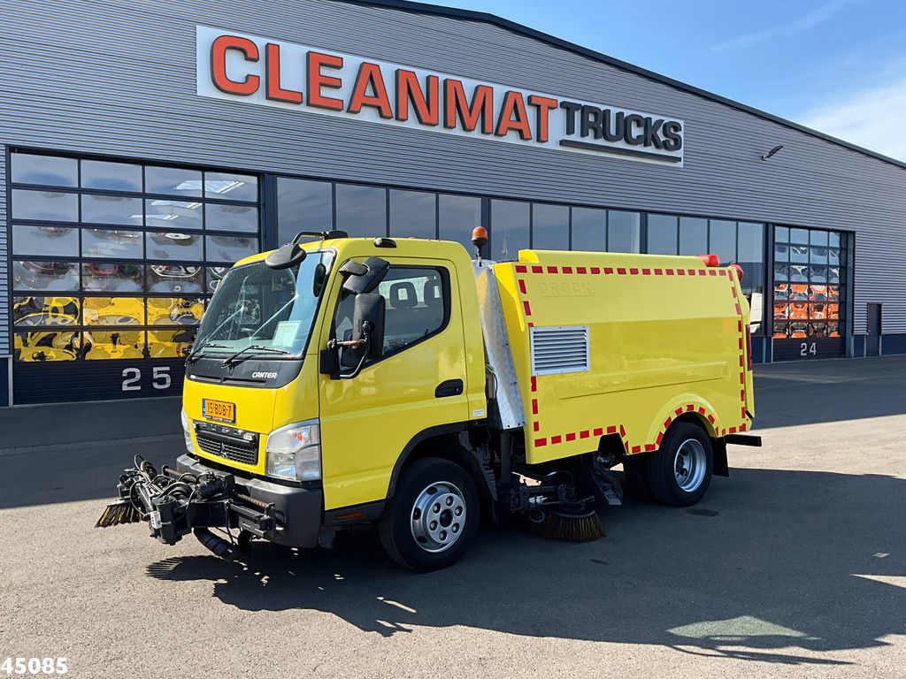 Mitsubishi Canter 7C15 Brock sweeper Just 94.095 km!