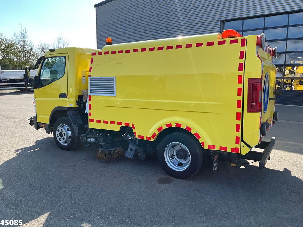 Mitsubishi Canter 7C15 Brock sweeper Just 94.095 km!