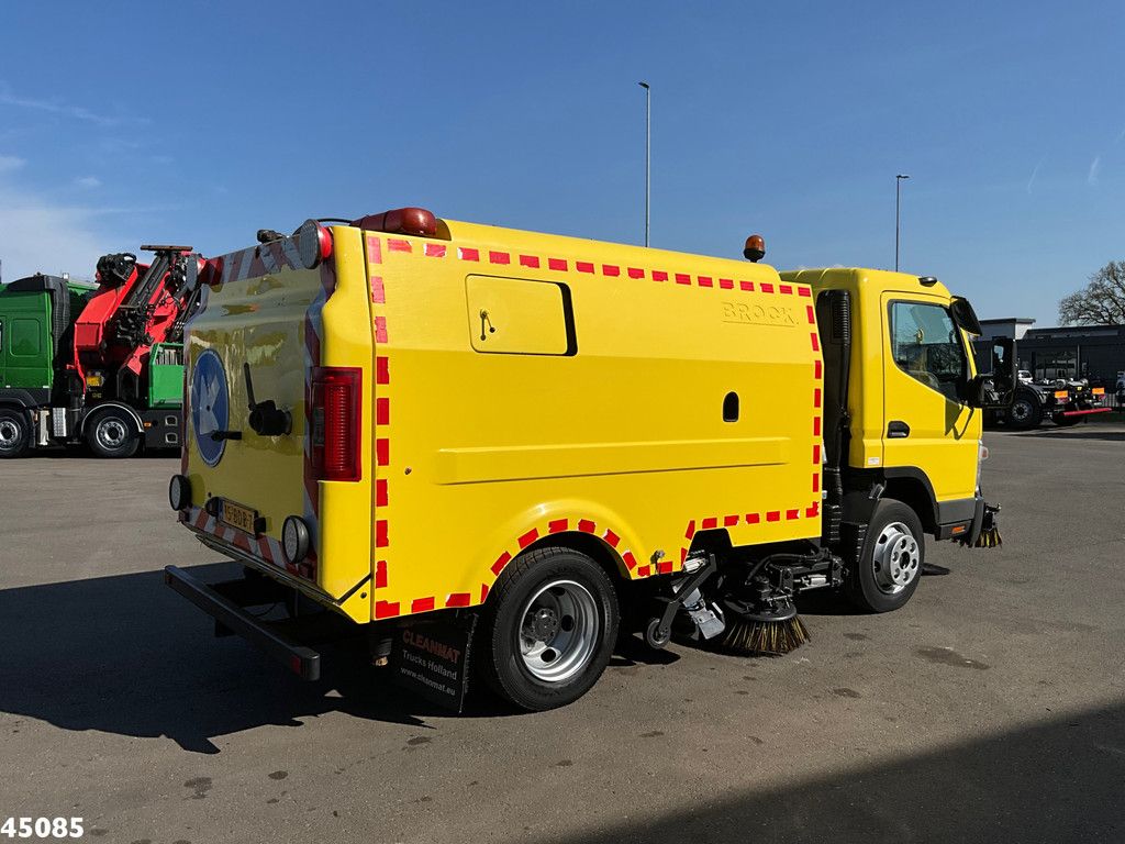 Mitsubishi Canter 7C15 Brock sweeper Just 94.095 km!
