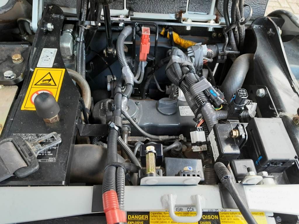 Takeuchi TB 210 R minigraver met 3 bakken
