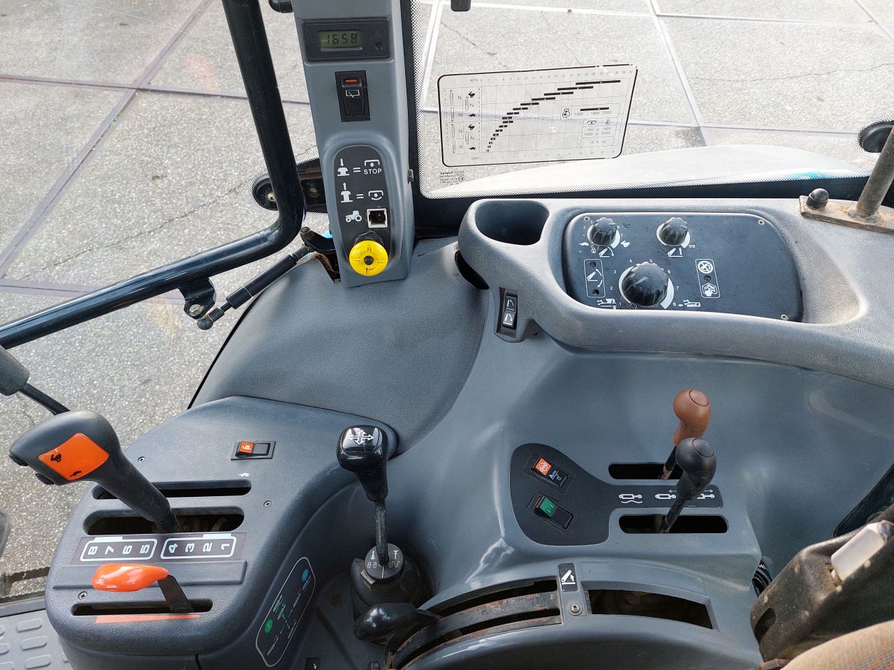 New Holland TS90